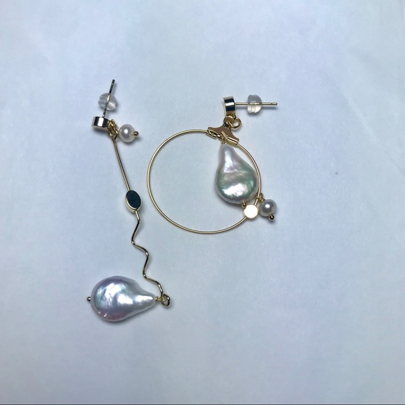 Asymmetric Pearl Earrings - Picture 2 of 3